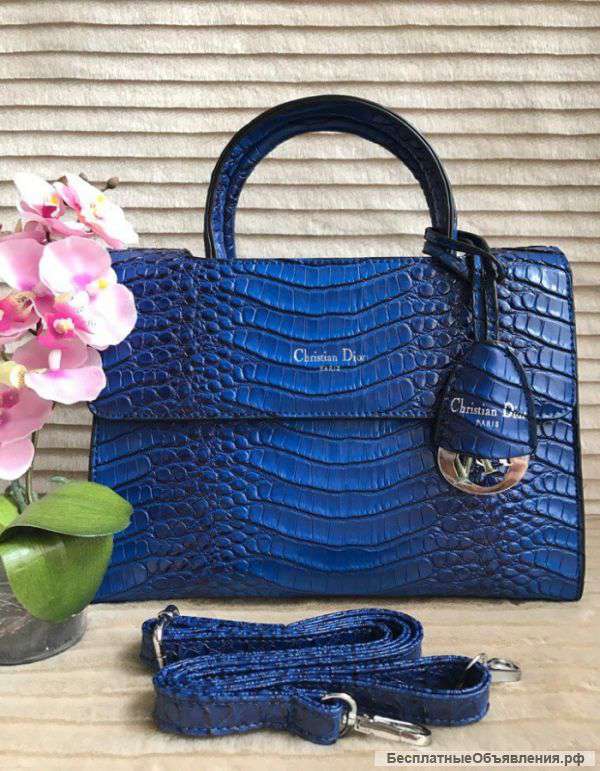 Большой ассортимент сумок и аксессуаров