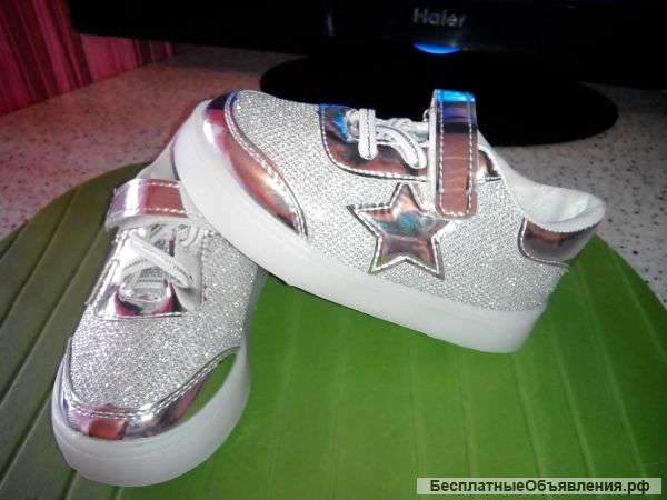 Светящиеся кроссовки