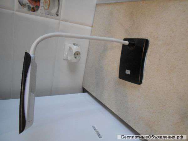 Настольная лампа