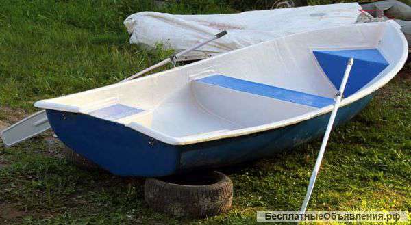 Лодка пластиковая от производителя.