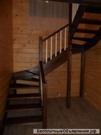 Лестница на второй этаж из массива дерева