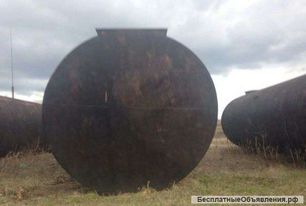 Сорока кубовая емкость для хранения сухая и чистая из металла