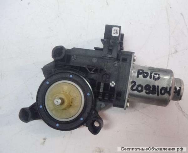 Моторчик стеклоподъемника ЗАДНИЙ ПРАВЫЙ Skoda Rapid Шкода Рапид 2013