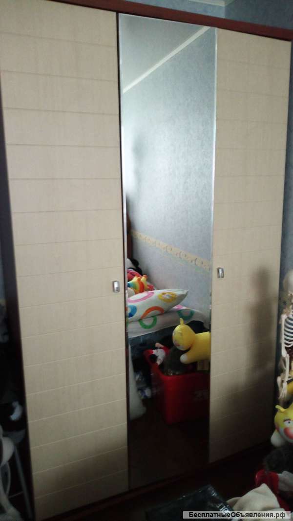 Шкаф