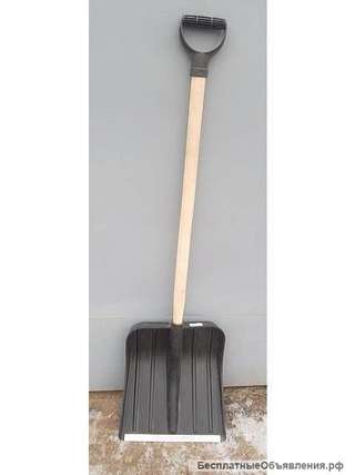 Лопата снегоуборочная деревянная ручка, металлический край
