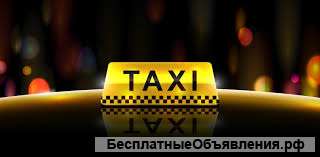 Водитель в такси с личным автомобилем
