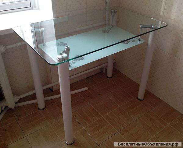 Обеденные столы для кухни из стекла и стулья к ним