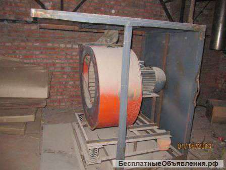 Продам вытяжку с двигателем.