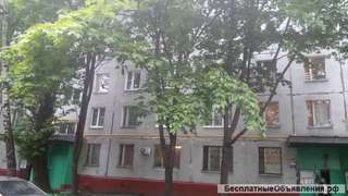 Комнату в трехкомнатной квартире Харьковский проезд 11 корп.2