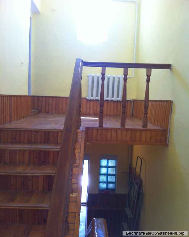 В ближайшем пригороде г. Армавира продам 3х этажный дом.