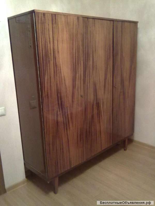 Шкаф для одежды и белья трёхдверный