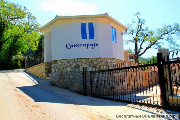 Новые дома в клубном поселке "Синегорие" у моря, Черногория