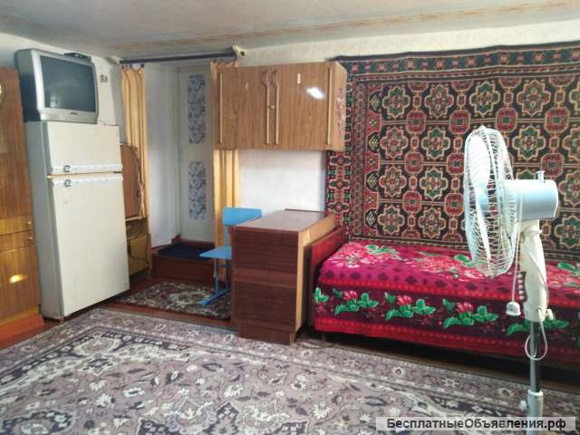 Сдаю для девочек часть дома, р-н Аз. рынка. Отд. вход, 2 комн. 50 кв.м. в/у.
