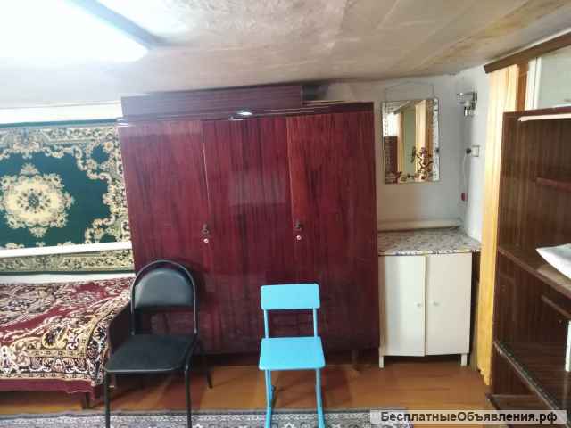 Сдаю для девочек часть дома, р-н Аз. рынка. Отд. вход, 2 комн. 50 кв.м. в/у.