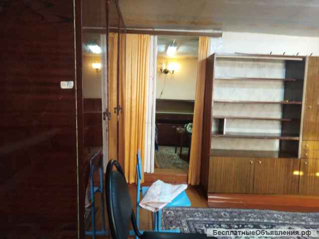 Сдаю для девочек часть дома, р-н Аз. рынка. Отд. вход, 2 комн. 50 кв.м. в/у.