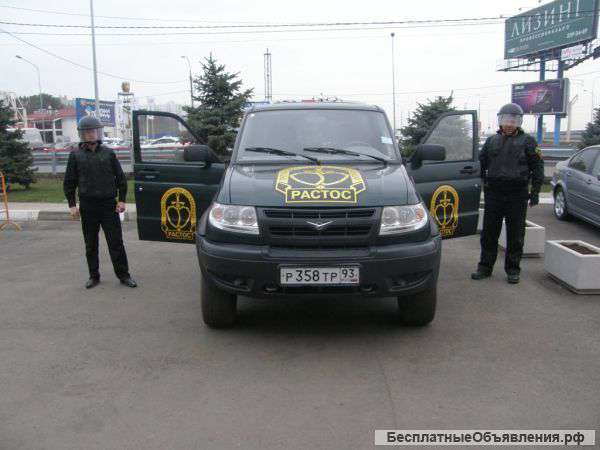 Сотрудники охраны в Мегацентр