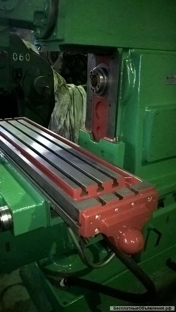 Широкоуниверсальный консольно-фрезерный станок 6Р82Ш