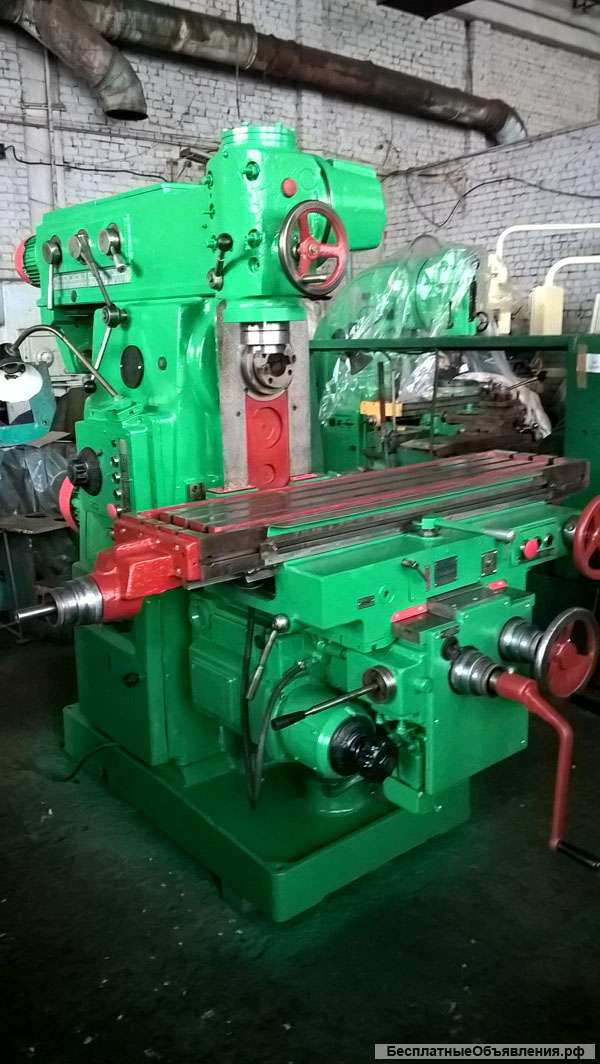 Широкоуниверсальный консольно-фрезерный станок 6Р82Ш