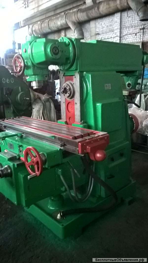 Широкоуниверсальный консольно-фрезерный станок 6Р82Ш