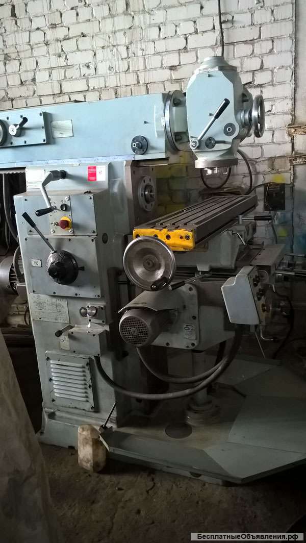 Станок универсально-фрезерный 6Д81Ш