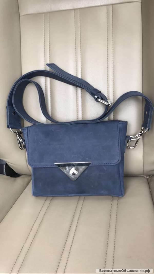 Женская сумочка с широким ремнем из натуральной кожи