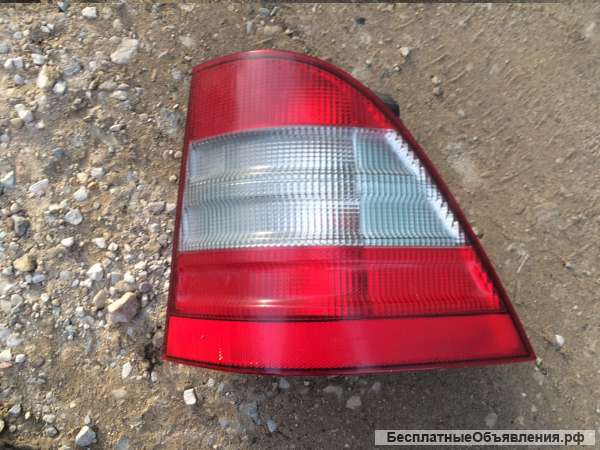Задний правый фонарь Mercedes ML 163