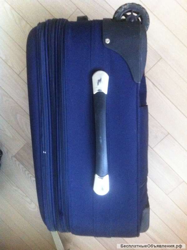 Чемодан дорожный