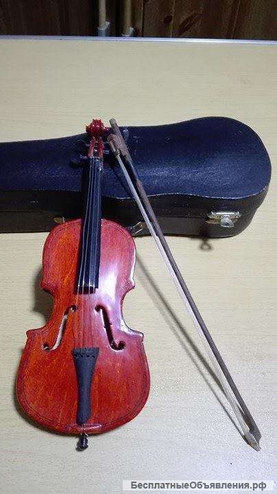 Скрипка миниатюрная в футляре (30см) 1960гг