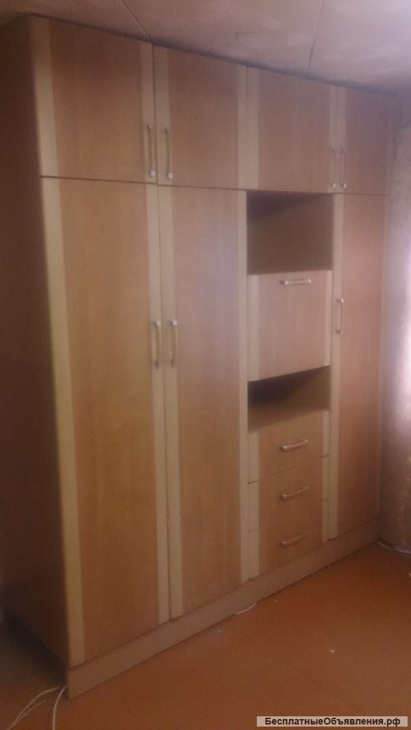Шкаф