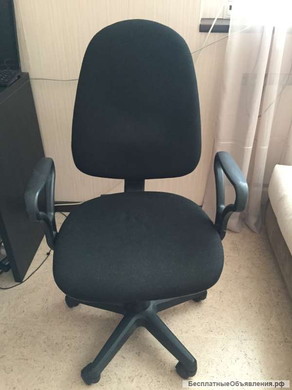 Офисное кресло