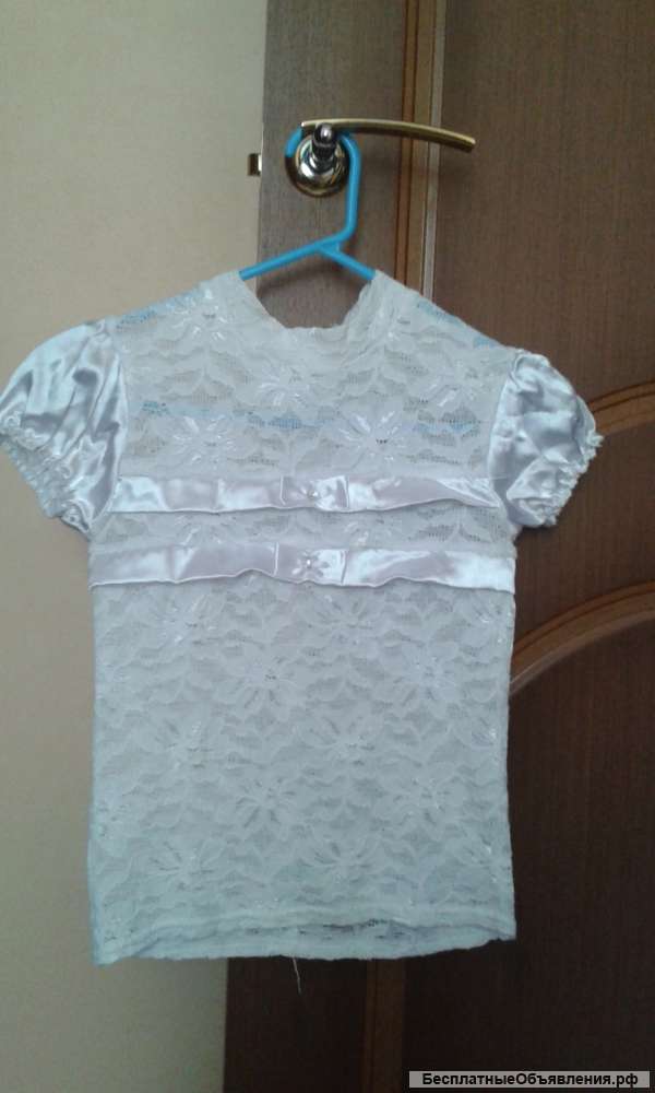 Блузка ажурная со стразами и бантиками на девочку 8-9 лет, цвет белый