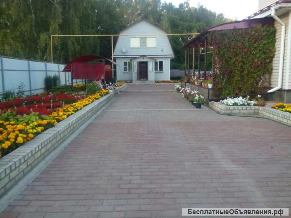 Два дома на одном участке