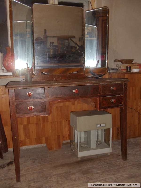 Антикварный трельяж-дамский столик с 3 зеркалами и столиком с 5 ящичками