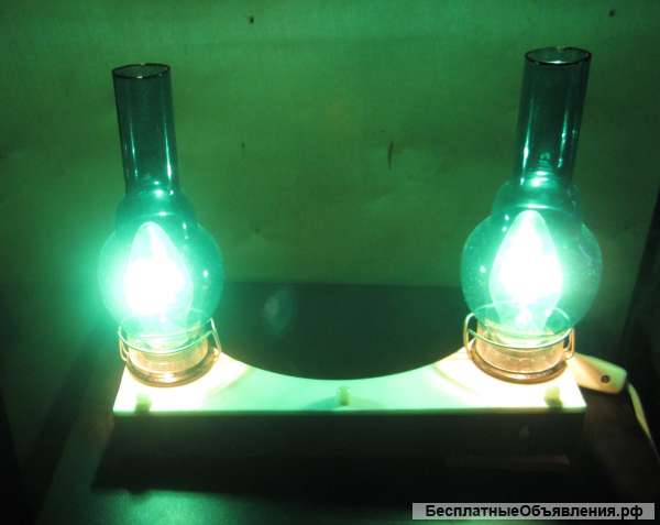 Настенный светильник с зеленой подсветкой