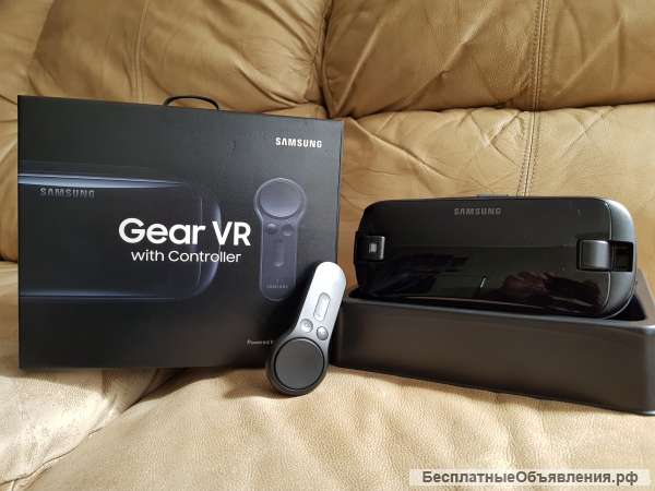Очки виртуальной реальности с контролёром GEAR VR 324