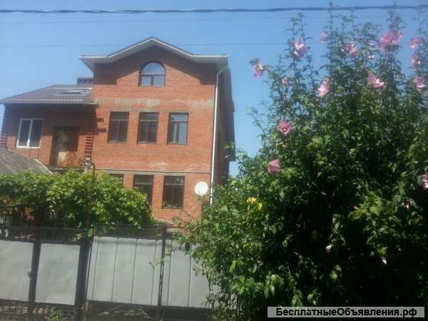 Дом 411 м² на участке 4 сот