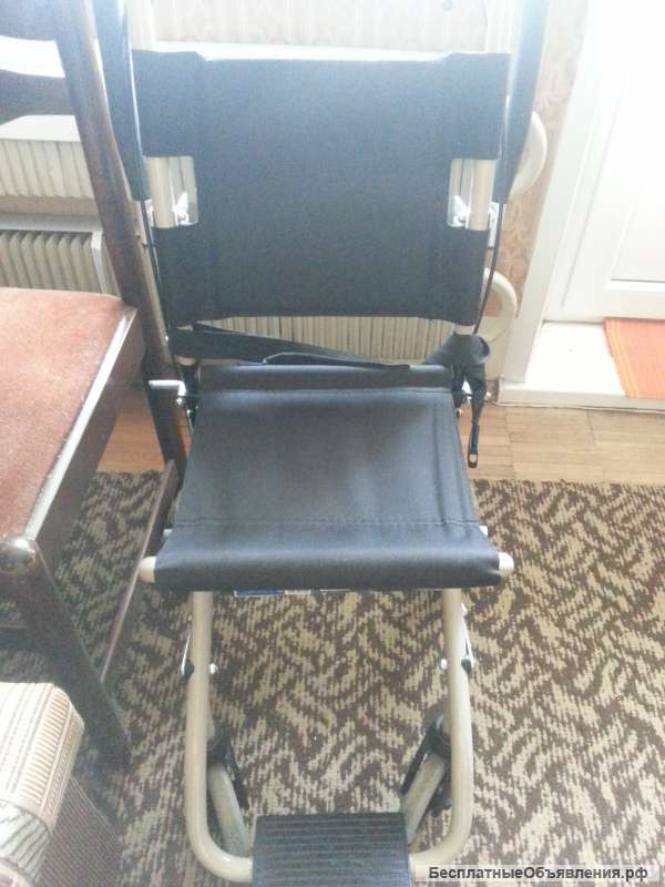 Кресло-коляска для инвалида на маленьких колёсах