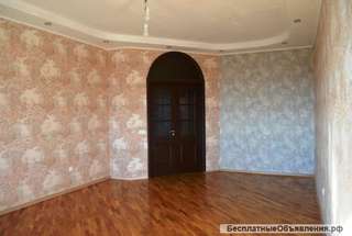 Кваритра просторная, центральные коммуникации. Торг.