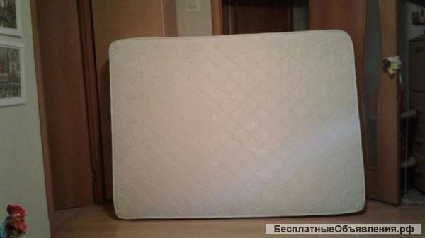 Матрац в очень хорошем состоянии