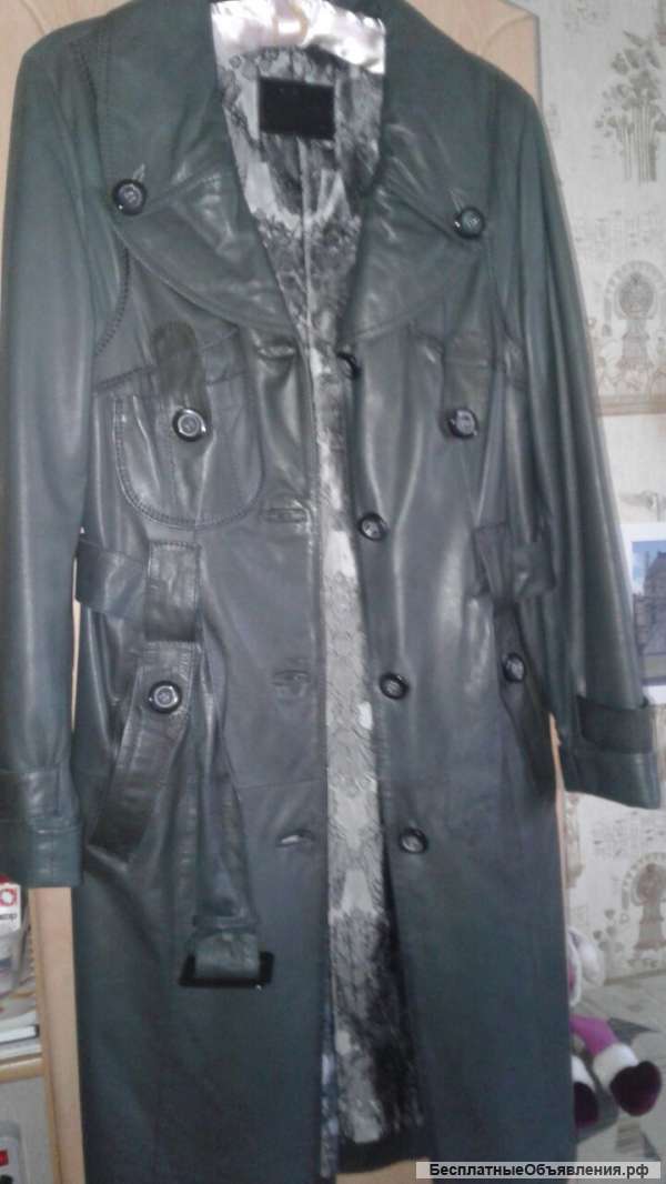 Кожаный женский плащ в прекрасном состоянии