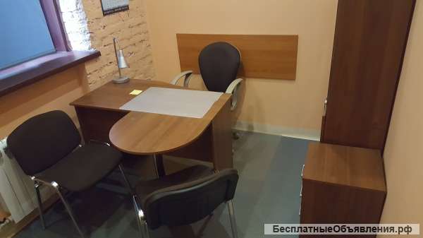 Офисный шкаф и стол