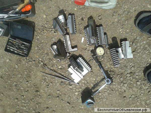 Токарный инструмент и приспособления.