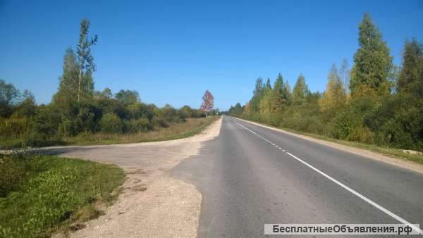 Небольшой хуторок с зимним домиком