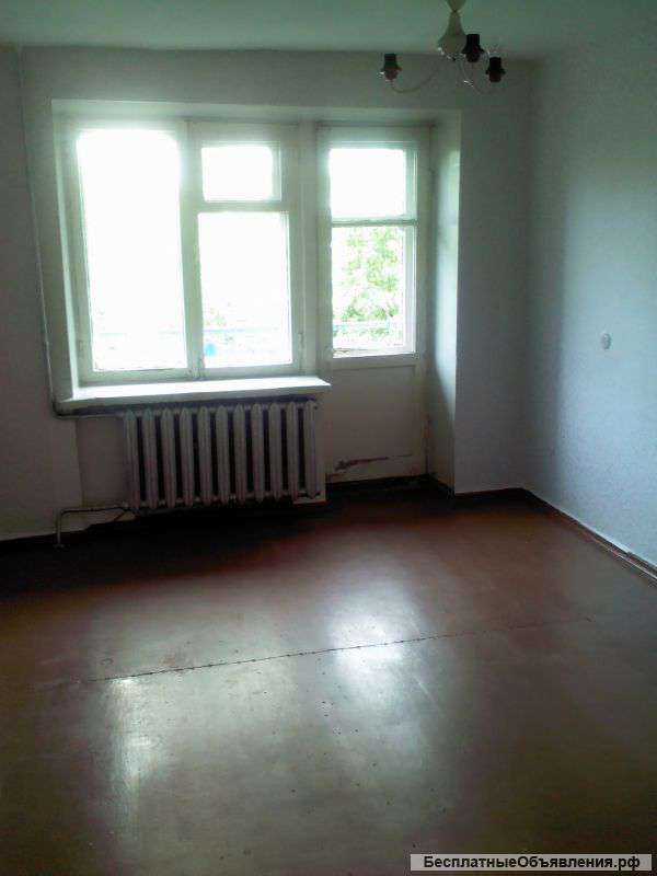 Продам 2 комнатную квартиру, с прстым ремонтом,4/9 кир, изолированные комнаты,45,4 м2