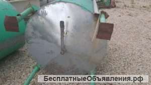 Емкости нержавеющие, объем — 1,5 куб.м., вертикальные