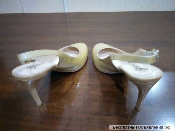 Новые женские, кожаные босоножки"Geronea"