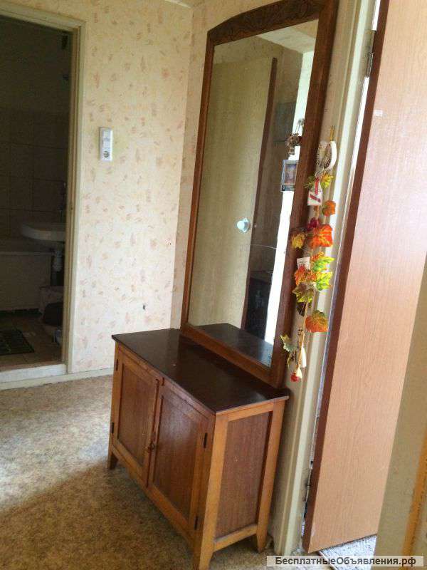Продам Трюмо недорого