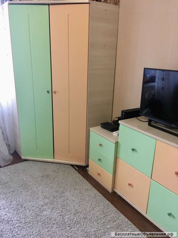 Полный комплект детской мебели