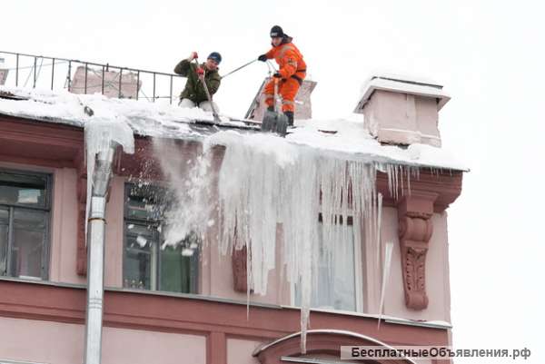 Сброс снега с крыш зданий