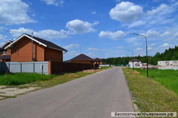 Участок рядом с прудом, возле леса. 8 соток.